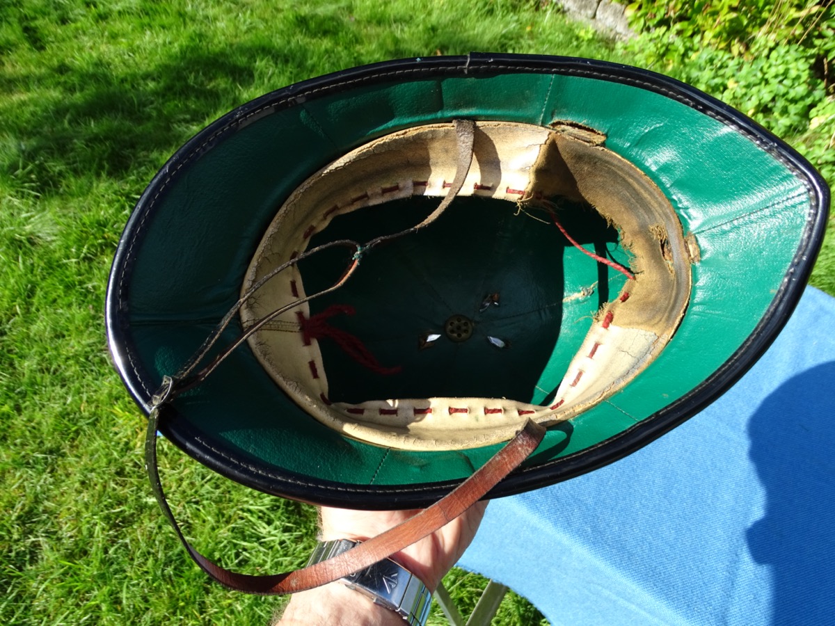 Original Helm eines englischen Polizisten / Bobbys, ca. 50 Jahre alt