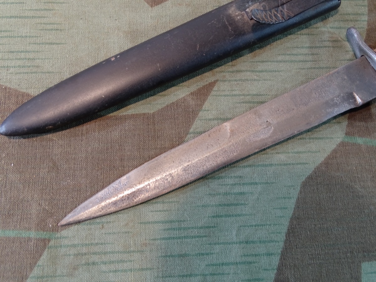 Kampfmesser / Stiefelmesser / Grabendolch der Luftwaffe mit LW Abnahme. Kampfmesser / Stiefelmesser / Grabendolch der Luftwaffe mit LW Abnahme.