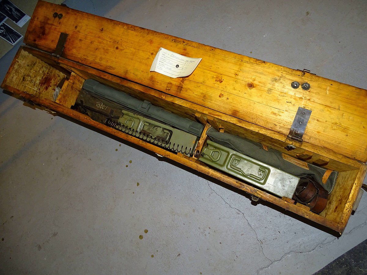 Original Waffenkiste Wehrmacht für 1x MG 42 oder MG 34 mit Zubehörsatz MG 42/53