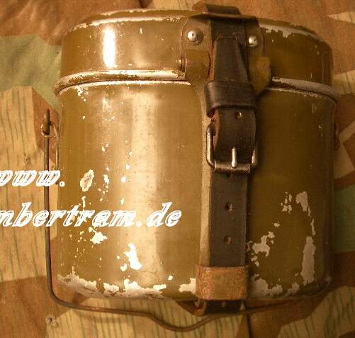 Spätes Kochgeschirr Wehrmacht, 85% Lack, nrgl. "1944"