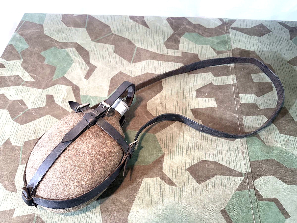 Wehrmacht /Waffen-SS: 1l Labeflasche für Gebirgsjäger u. Sanitäter, CFL 39 auf Deckel.