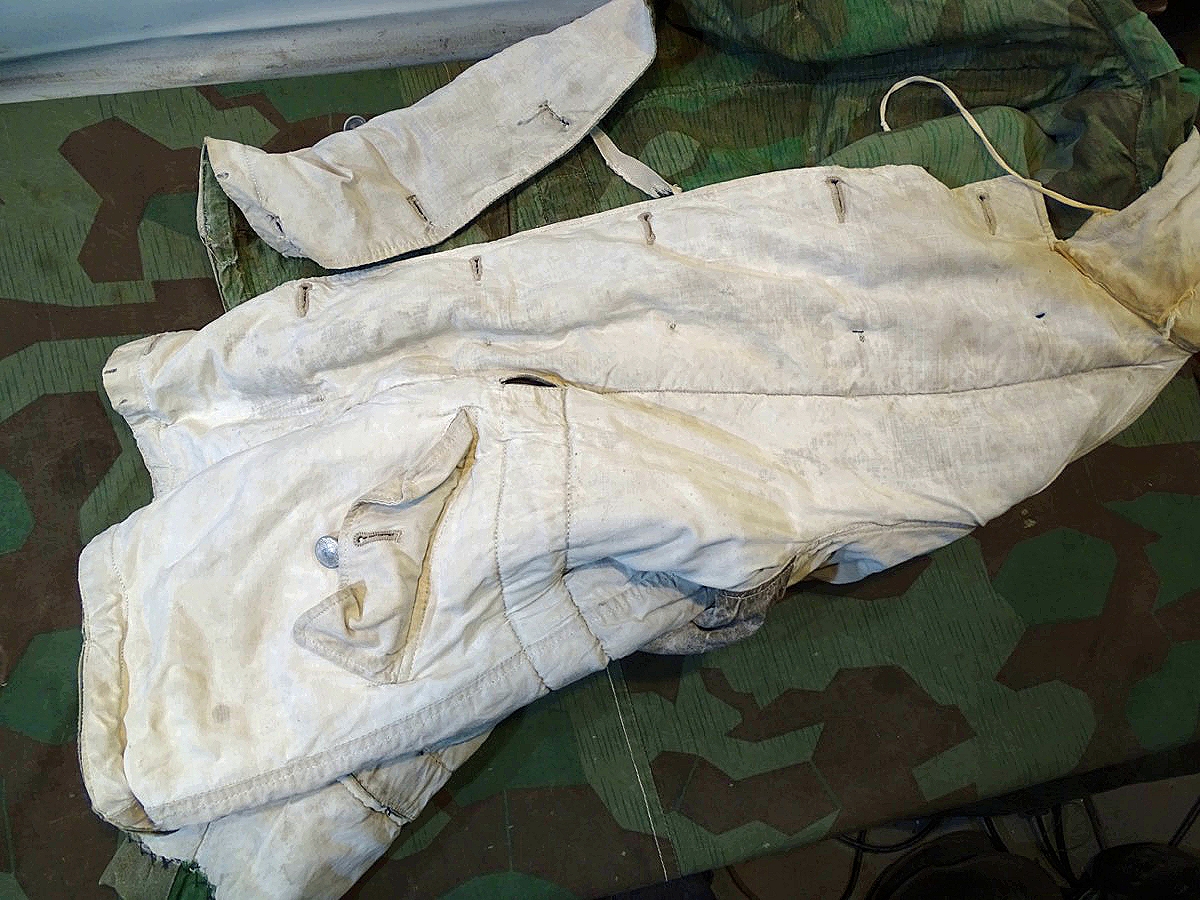 20950-28 Wehrmacht wendbare Wintertarnjacke, Splittertarn auf weiß, getragenes, ungereinigtes Stück