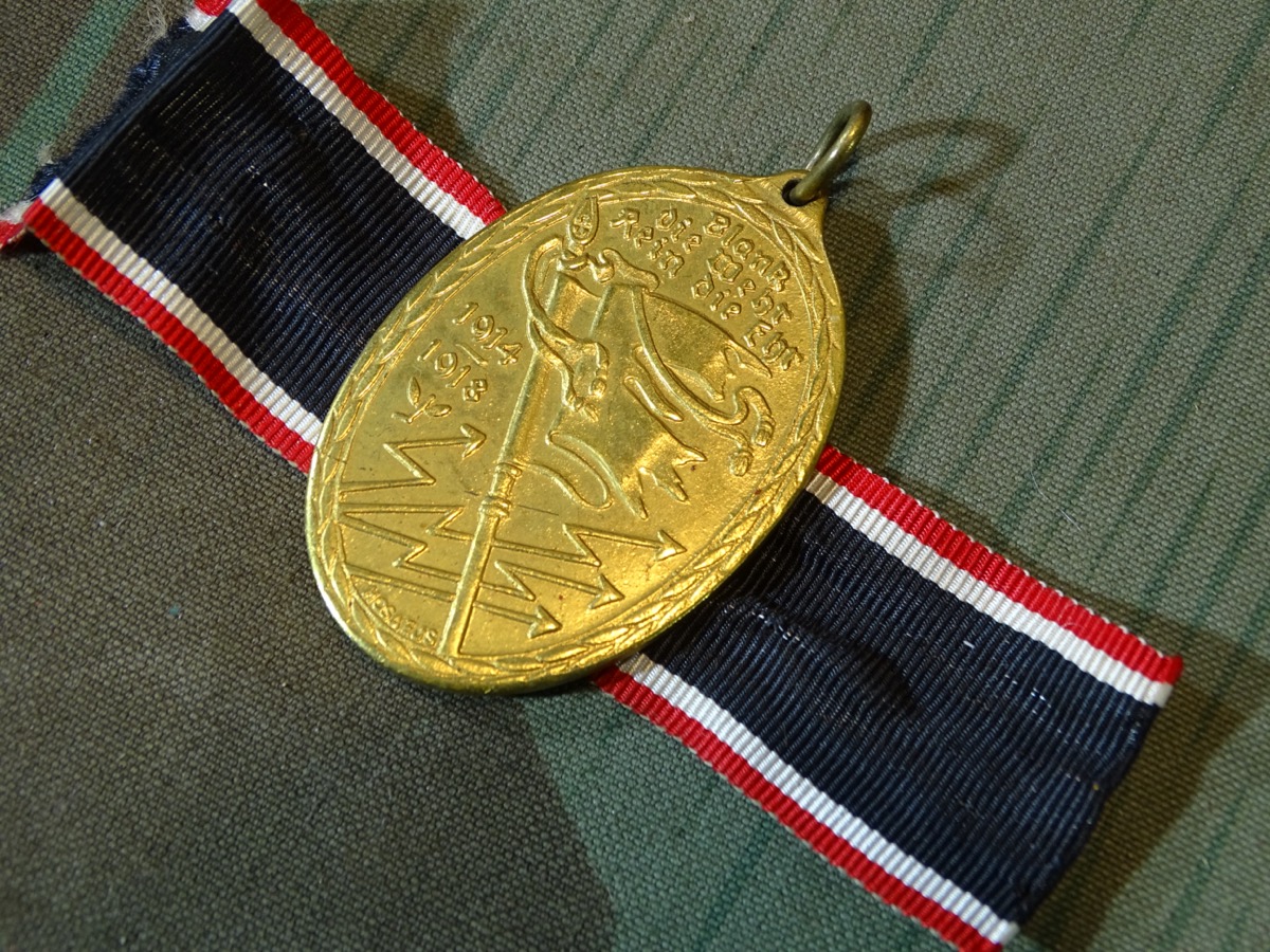 Kriegsdenkmünze des Kyffhäuser Bundes,  Medaille am Band 1914/18 ” Blank die Wehr – Rein die Ehr ”