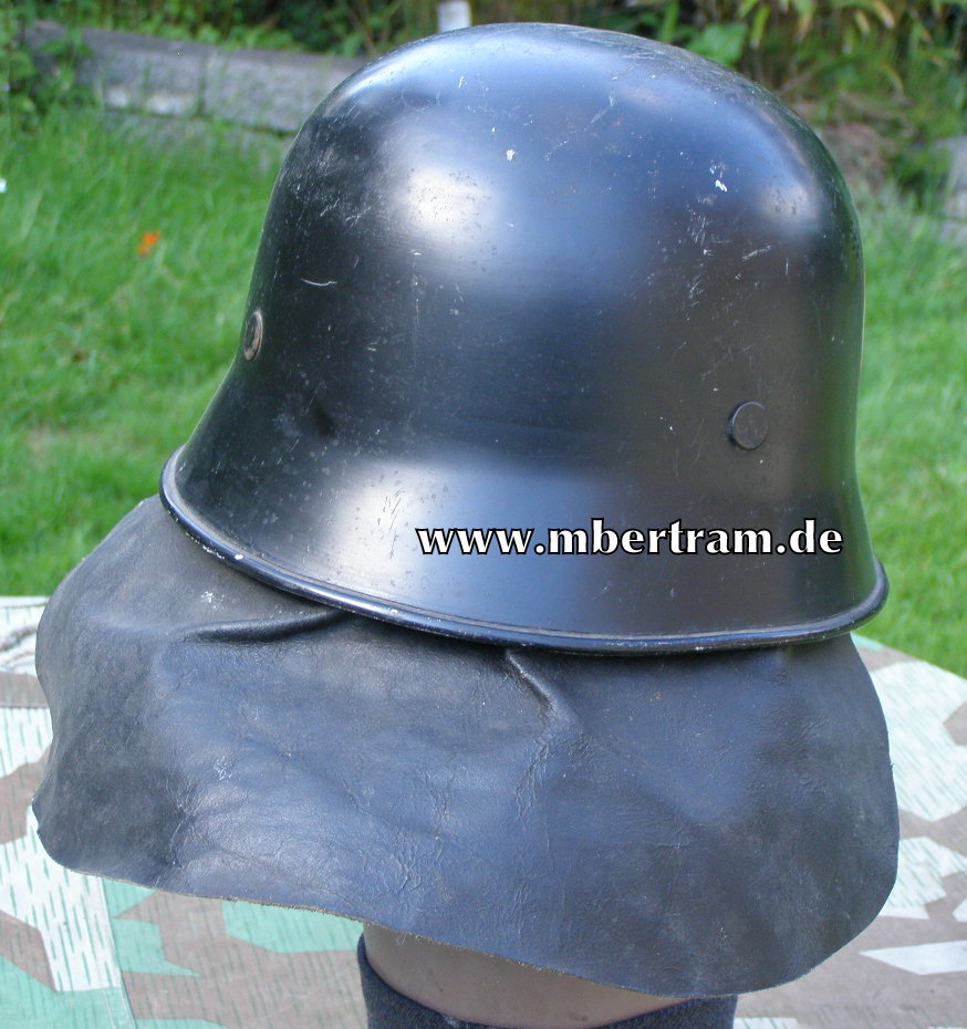 Original Feuerlöschpolizei Stahlhelm, erneuerte Abzeichen