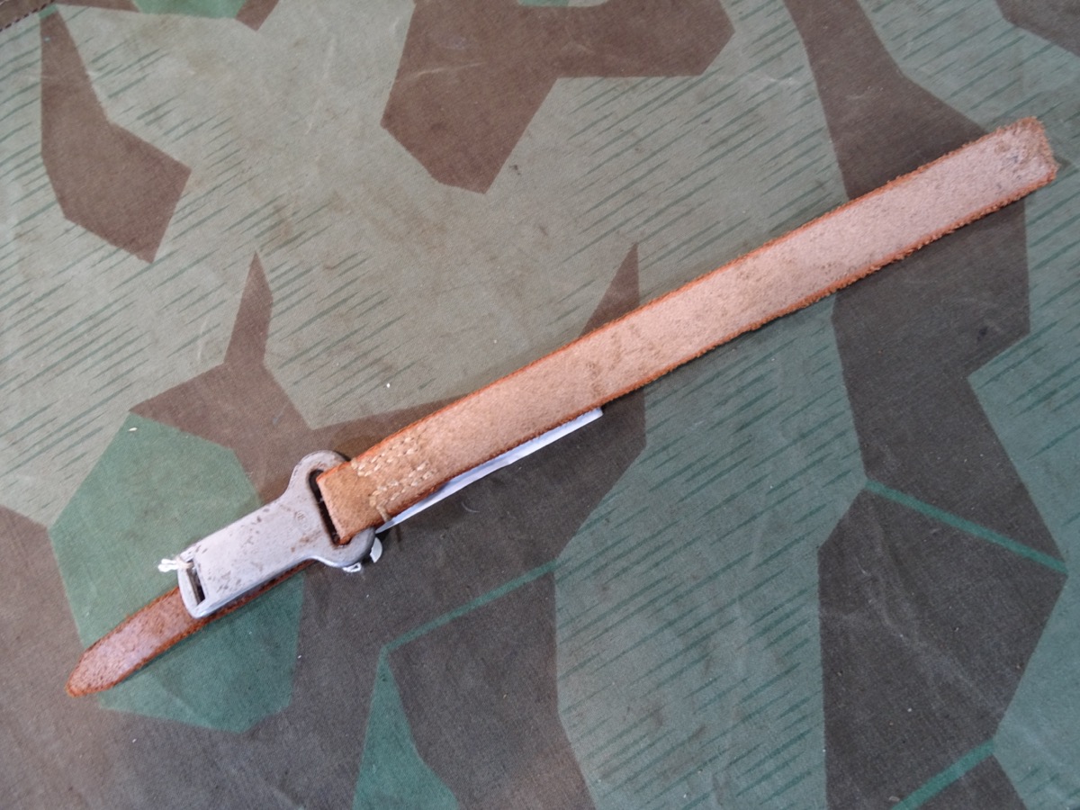 1  Vorstecker für die Satteltasche der Kavallerie, neuwertiges Stück " hfs 1944 " WaA