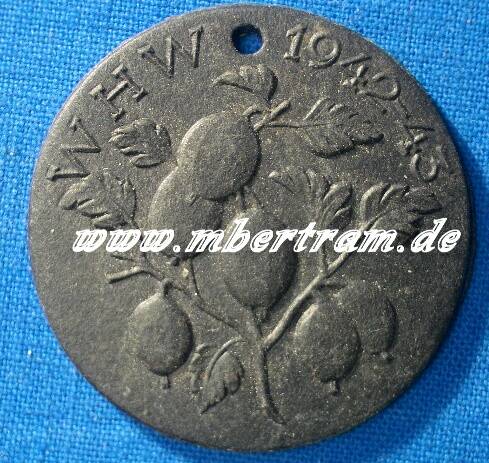 WHW Spendenbeleg, 1942-43 Pappabzeichen " Stachelbeere"