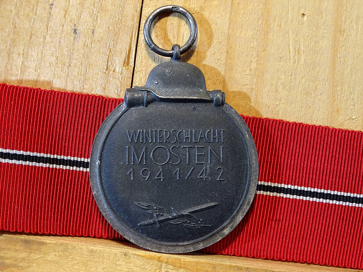 Medaille Winterschlacht im Osten 1941/42 mit Band, Ostmedaille, Hersteller 14