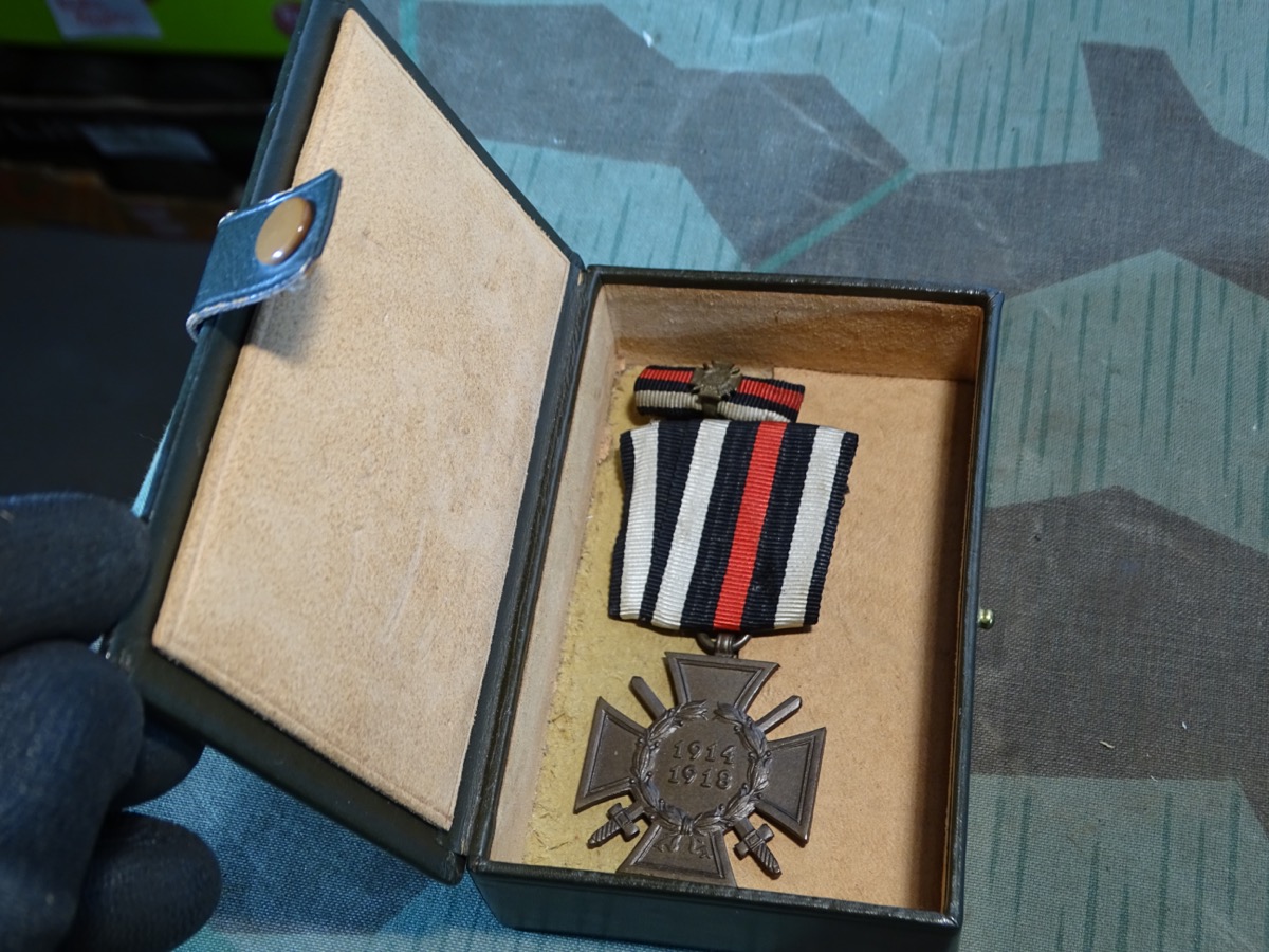 Ehrenkreuz f.Frontkämpfer 14-188, einzel Ordensspange, Hst.: W.K., Knopfschleife u. Miniatur, in Etui