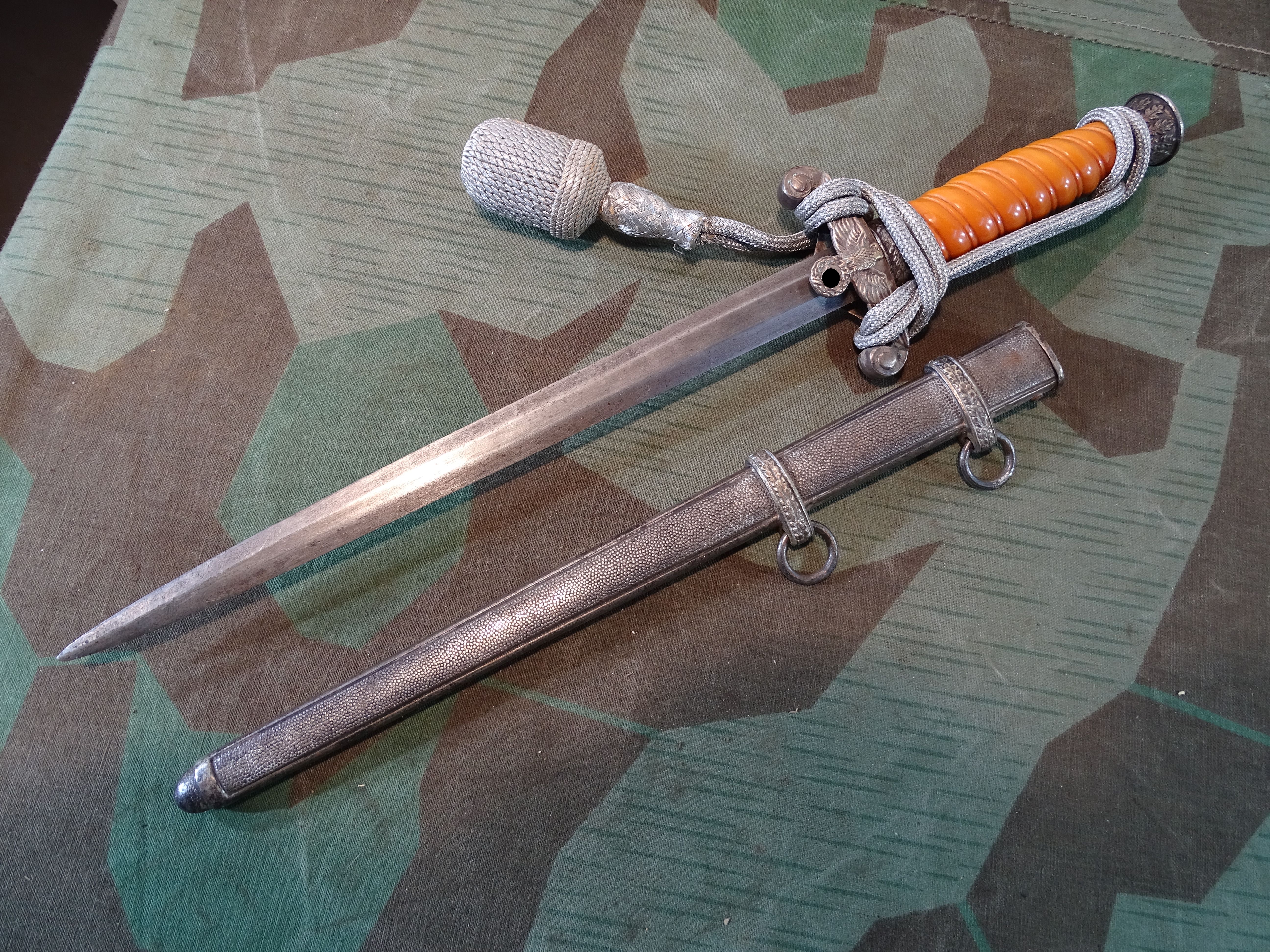 Heeres Offiziersdolch Wehrmacht, schönes Portepee, WKC Solingen, rotbrauner Griff