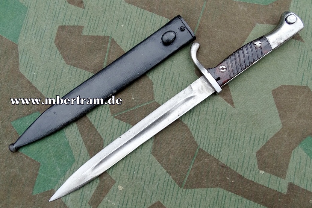 Seitengewehr, Mischung aus 98/05 und 84/98 mit Scheide.