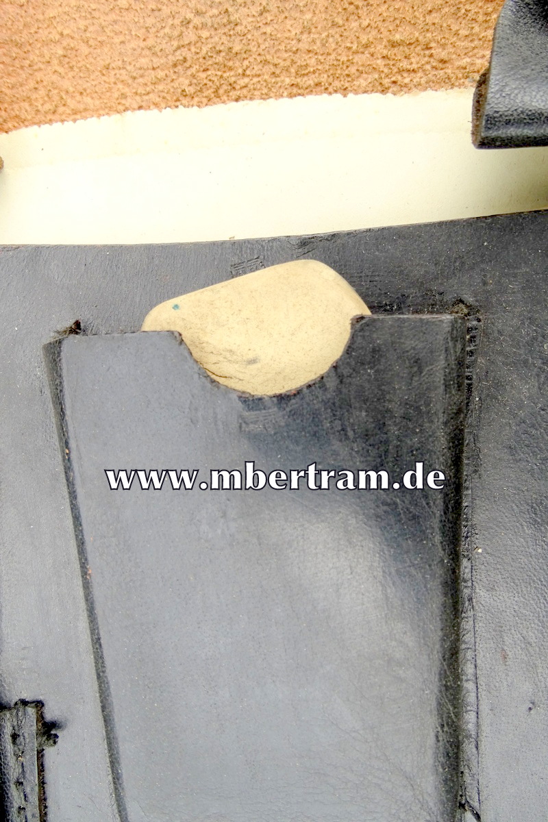 14114-4 Kartentsche, ähnlich Wehrmacht, schwarzes Glattleder. WaA