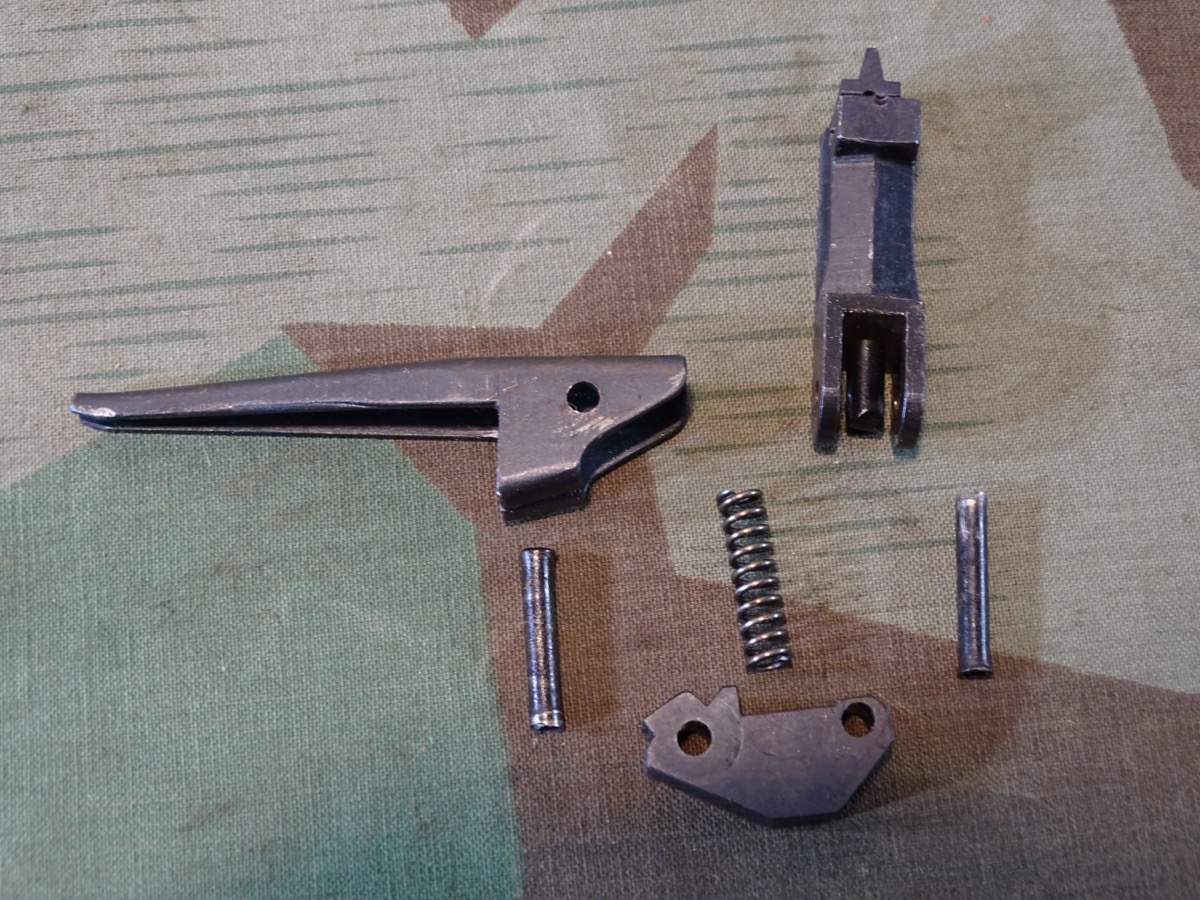 Komplette MG 42/53 vordere Visiereinheit: Korn, Feuerdämpfer Rasterstück, Federn, Bolzen