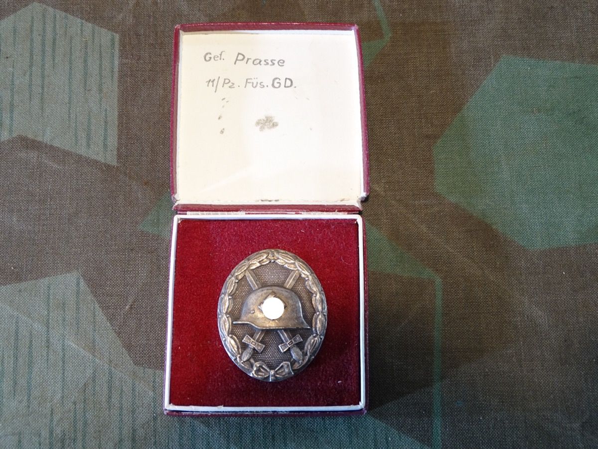 Verwundeten Abzeichen Silber, Buntmetall L/54 mit Etui, Trägername, 11. Pz.Füs. " GD"