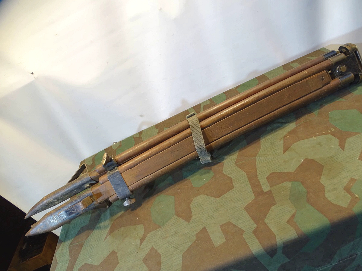 Wehrmacht Gestell / Stativ zum Richtkreis und Theodoliten 