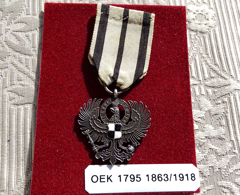 Königlicher Hausorden von Hohenzollern, Adler der Inhaber