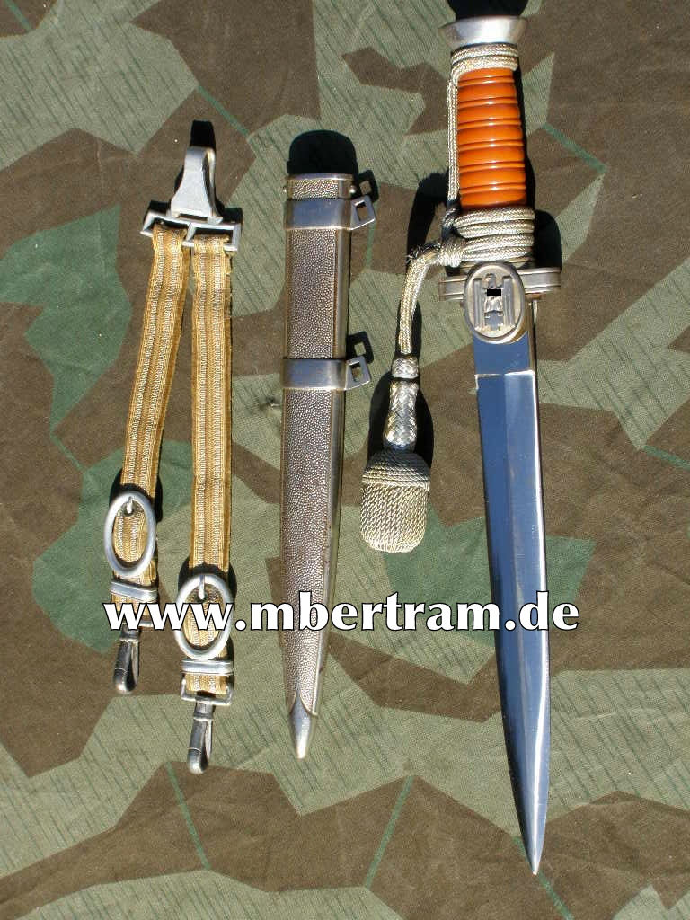 DRK Dolch für Führer mit Gehänge u Portepee.