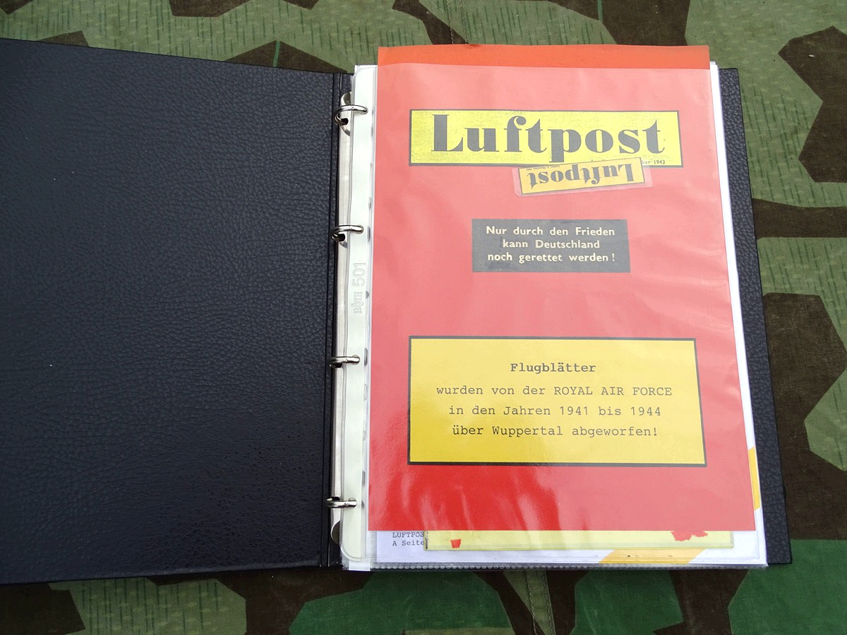 Ordner mit Allierten Abwurf Propaganda Flugblättern des 2. Weltkriegs, 17 Original, 10 Kopie Ordner mit Allierten Abwurf Propaganda Flugblättern des 2. Weltkriegs, 17 Original, 10 Kopie