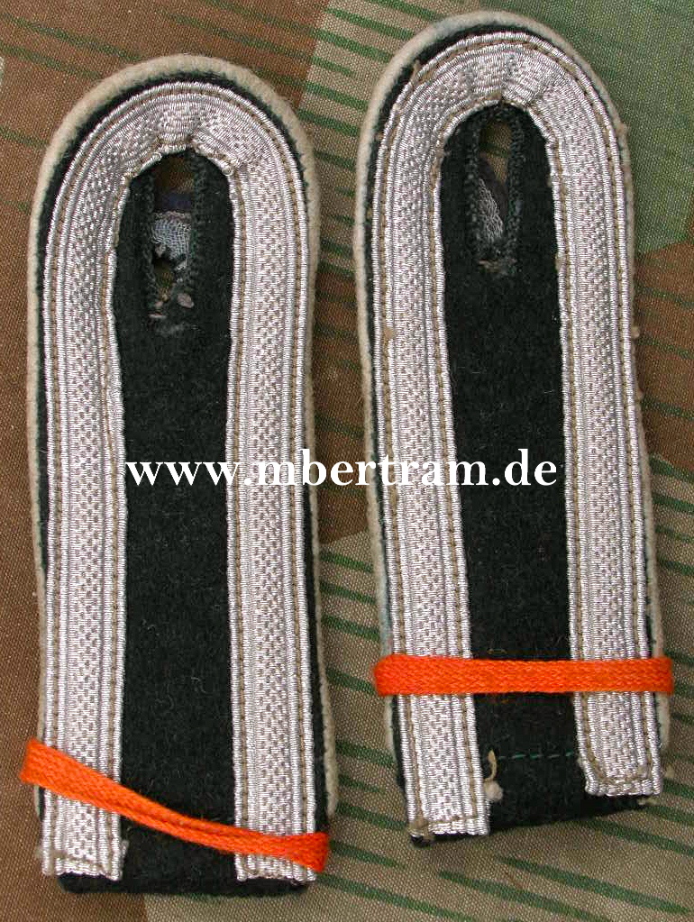 Paar Schulterklappen, Unteroffizier, Infanterie, frühes Model