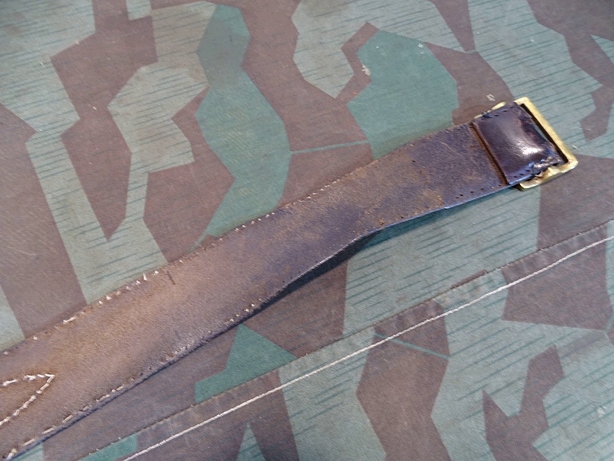 Offiziers Lederkoppel 2 Weltkrieg ( Brit. SAM BROWNE BELT?)  , Stark getragen, beschädigt Offiziers Lederkoppel 2 Weltkrieg ( Brit. SAM BROWNE BELT?)  , Stark getragen, beschädigt