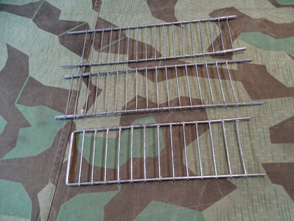 Sanitätszubehör Wehrmacht 3 Metallgitter Schienen