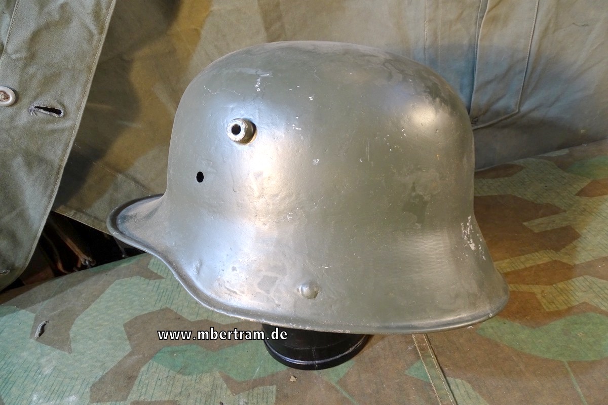 Stahlhelm 1. Weltkrieg M 16 o. Stufe auf Lüftung,  Helmglocke o. Innenleben