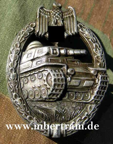 Panzerkampfabzeichen in bronce. Feinzink