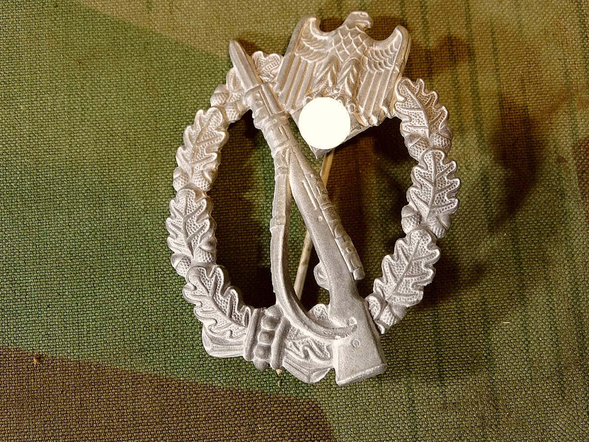 Infanterie Sturmabzeichen in Silber, ungemarkt,  Josef Bergs und Co. Massive Fertigung aus Feinzink