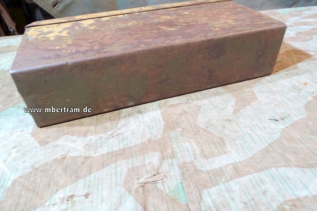 MG 34/42 Patronenkasten 41 gestempelt. Lehmgelb/ feldgrau