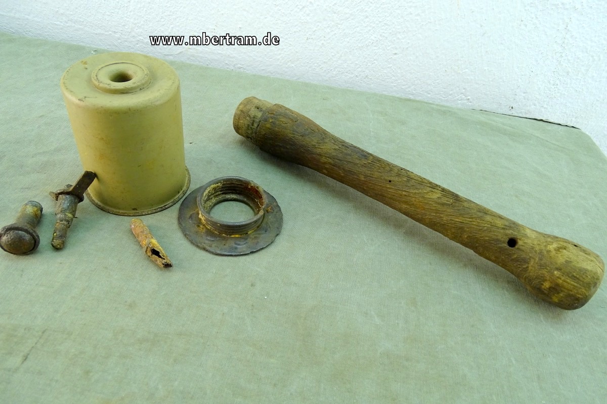 Wehrmacht / Waffen SS:  Bastlerstück Stielhandgranate M43, Originalteile, teilrestauriert.