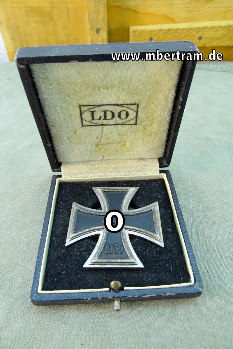 Eisernes Kreuz 1939 1. Klasse an Schraubscheibe,  Zimmermann,  in LDO Etui