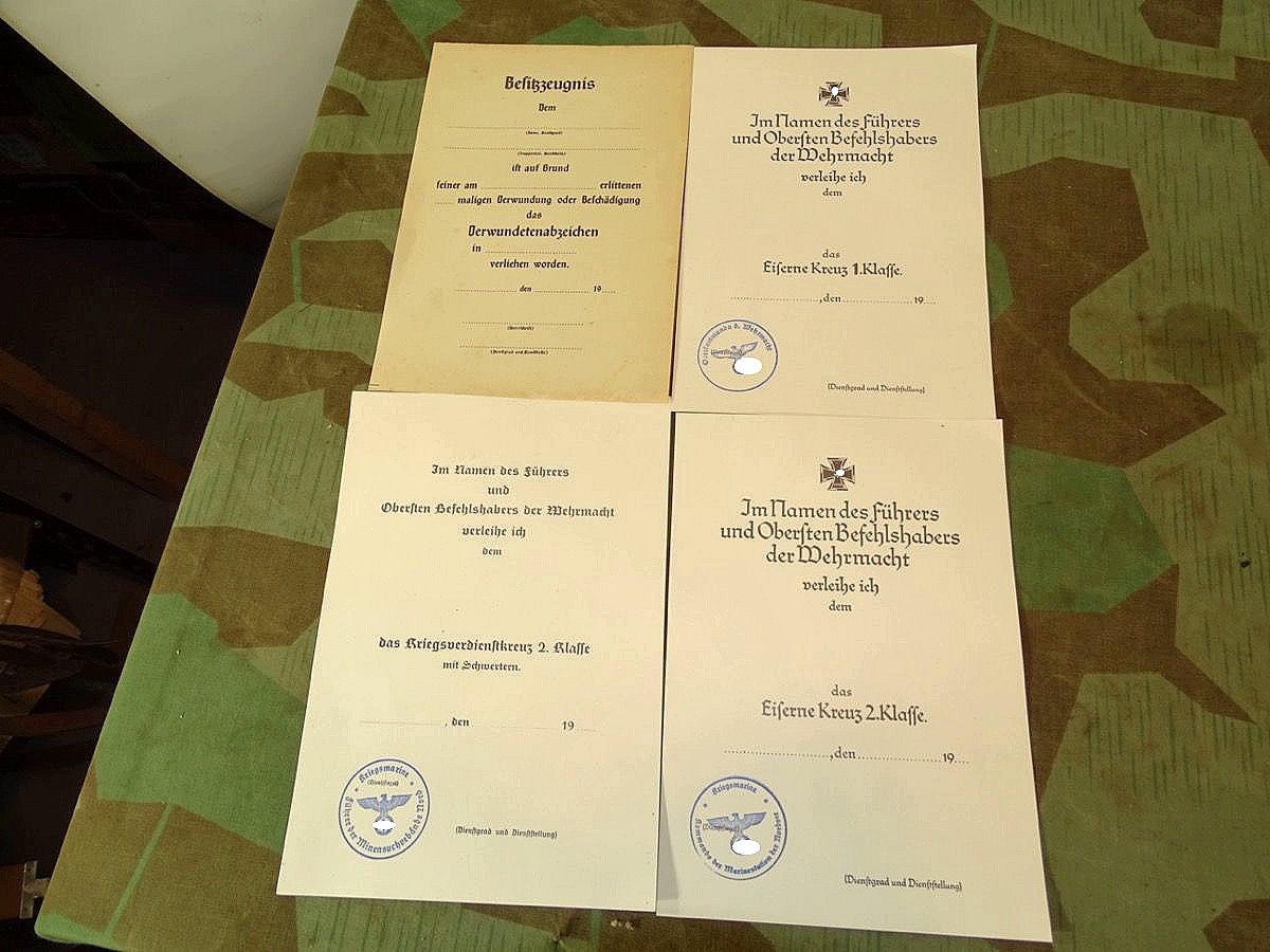 Replik: 4 Blanko Urkunden m. Stempeln, EK 1, EK 2, KvK 2, Verwundeten Abz. , Kriegsmarine Minensuchverbände