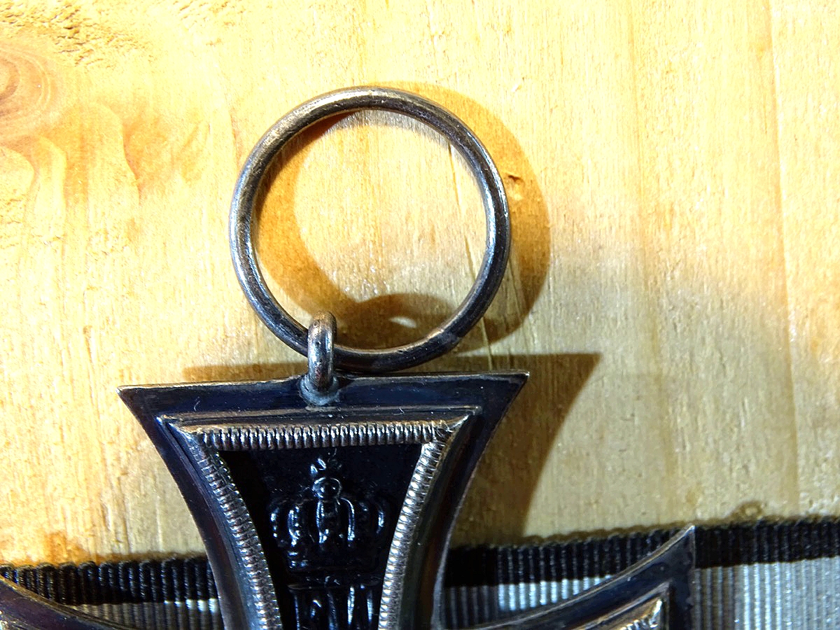 Zusammengehöriges Ordensset aus einem Nachlass: EK 2 1914, Kriegsverdienstkreuz Mecklenburg. Mit Bandspange. Zusammengehöriges Ordensset aus einem Nachlass: EK 2 1914, Kriegsverdienstkreuz Mecklenburg. Mit Bandspange.