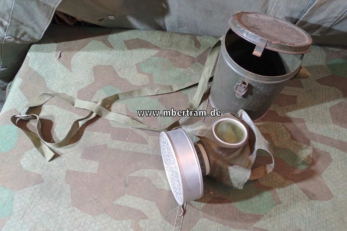20154-1 Luftschutz Gasmaske F mit einfacher feldgrauer Bereitschaftsbüchse u. Filter