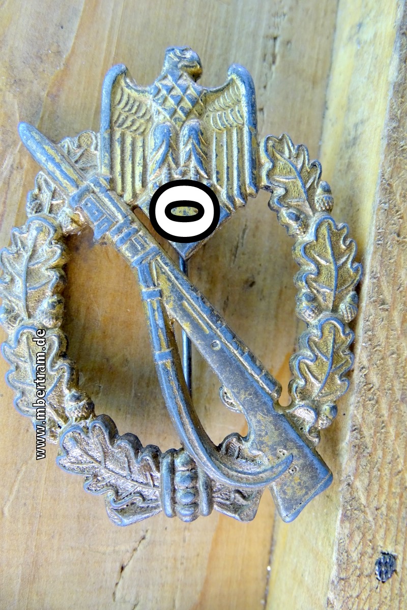 Infanteriesturmabzeichen in Bronze, Feinzink bronziert, Hst.: " M.K.1"