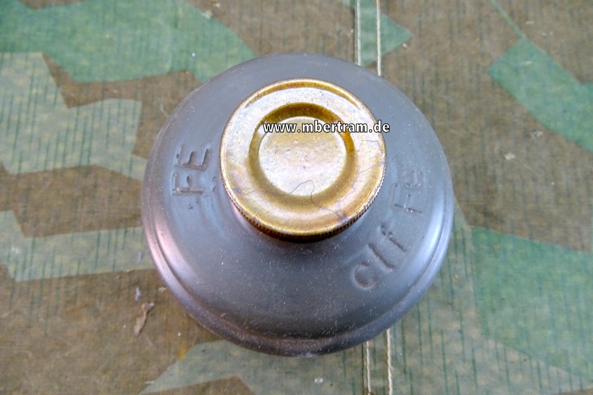 Gasmasken Filter FE 41 Wehrmacht, unbenutzt,  mit 2 Verschlusskappen, 1941, "clf"