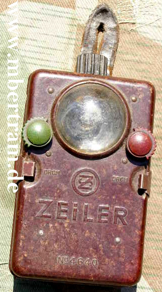 Waffen SS / Wehrmacht: Bakelit Signaltaschenlampe mit 2 Signal Farbschiebern Hst:"Zeiler DRGM,