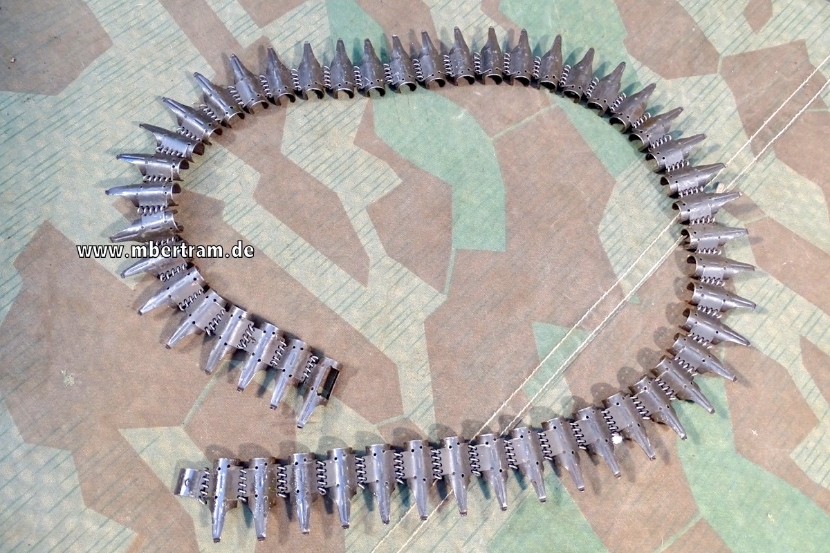 Endkriegs Gurtkette für Wehrmachts MG 34 und MG 42 " bhm 1944 "sehr seltener Stempel.
