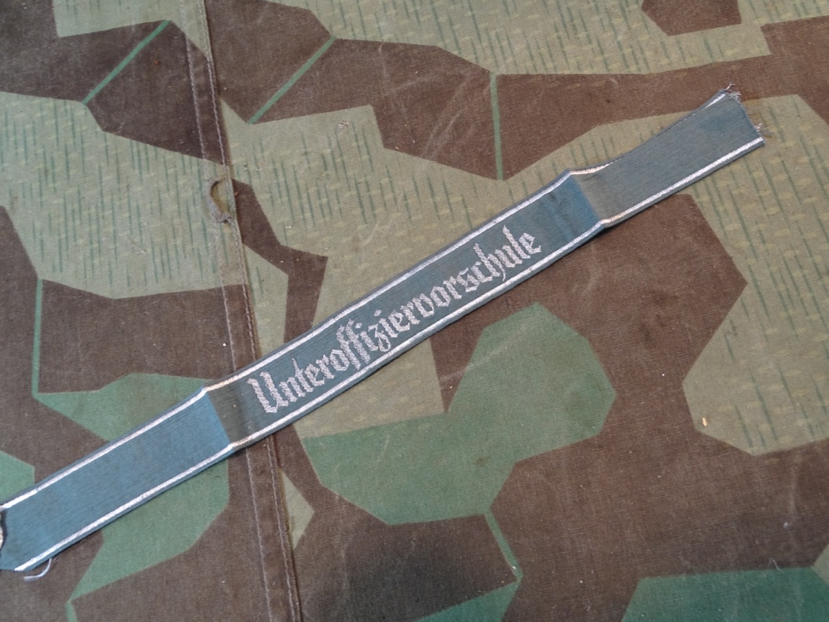 Ärmelband "Unteroffiziervorschule" Metallfaden Ausführung. Neuwertig
