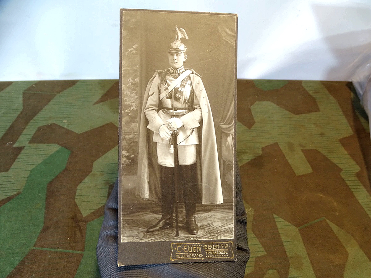 Kabinettfoto Garde Du Corps mit Kürass, Helm und Degen