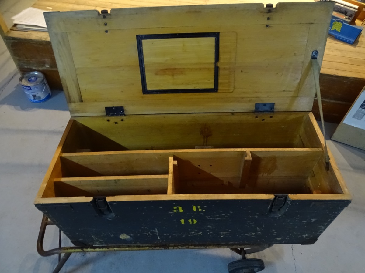 Sehr selten: Packkiste für Zubehör für Wehrmachts Sperrballone. Sehr gut erhalten, Farbe und Aufschrift komplett. 