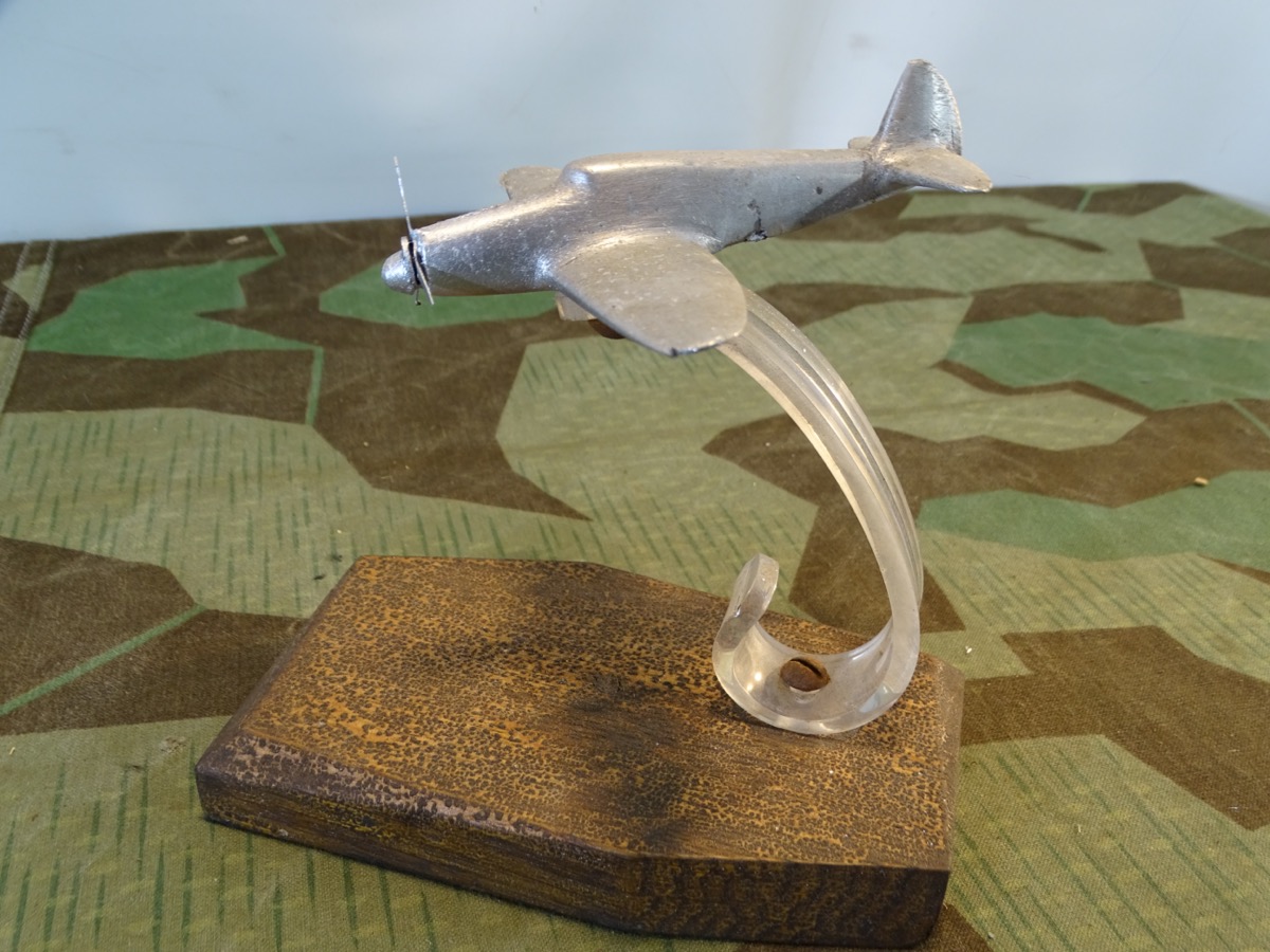 Modell einer ME 109 aus dem 2 Weltkrieg, Piloten Geschenk aus Flugzeugaluminium. 
