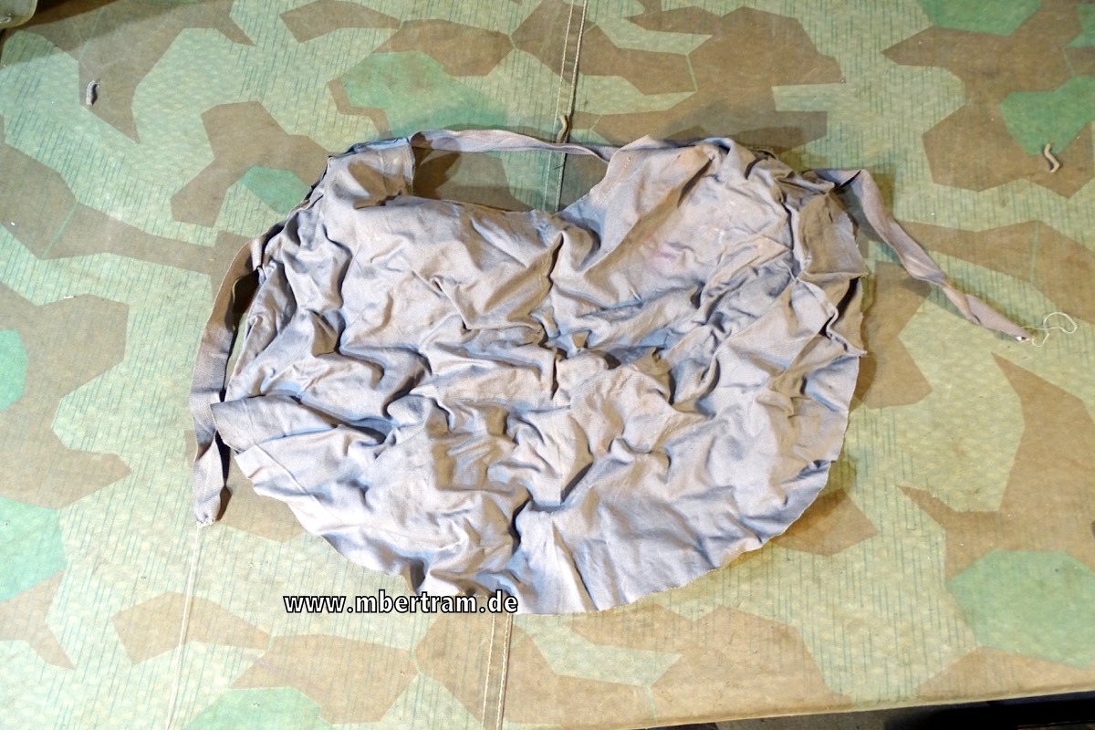 Nackenschutz für leichten Gasschutzanzug der Wehrmacht, 1943
