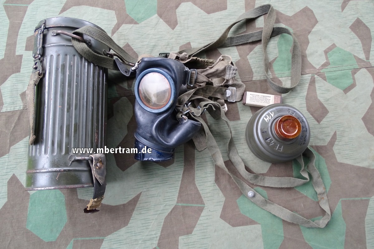 WH Gasmaske M 38, Dose, Riemen, Filter, Losantin zusammengehörig 1944, Z 2-3