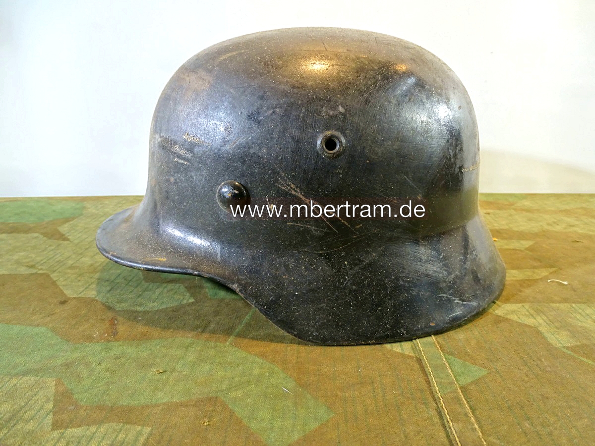 Wehrmachts Stahlhelm  M 40 weiterbenutzt bei Feuerwehr. ET 64