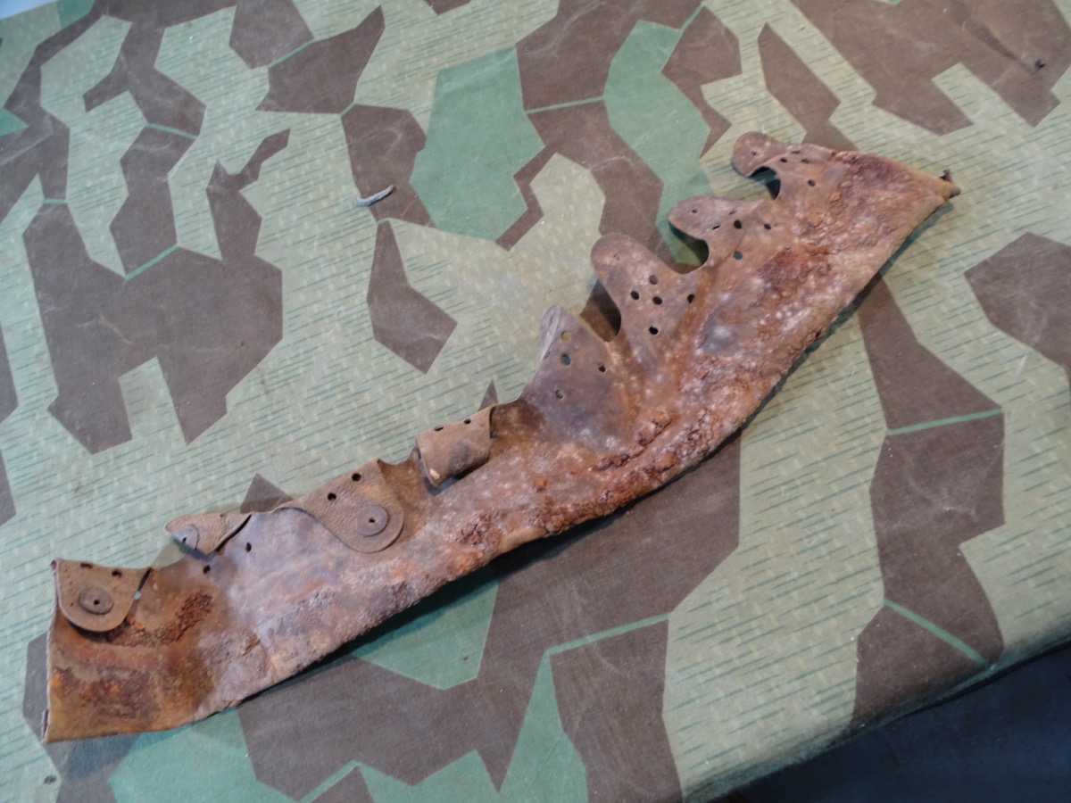 Original Stahlhelmleder für Wehrmachts Stahlhelme, Wasserfund. 
