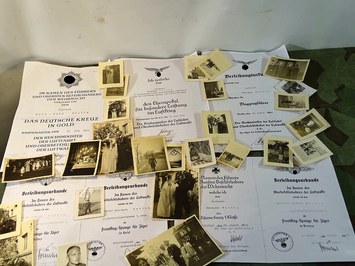 Fotonachlass mit Kopie der Urkunden, DK Gold Träger und Ehrenpokal Inhaber Jagdflieger d. Luftwaffe Fotonachlass mit Kopie der Urkunden, DK Gold Träger und Ehrenpokal Inhaber Jagdflieger d. Luftwaffe