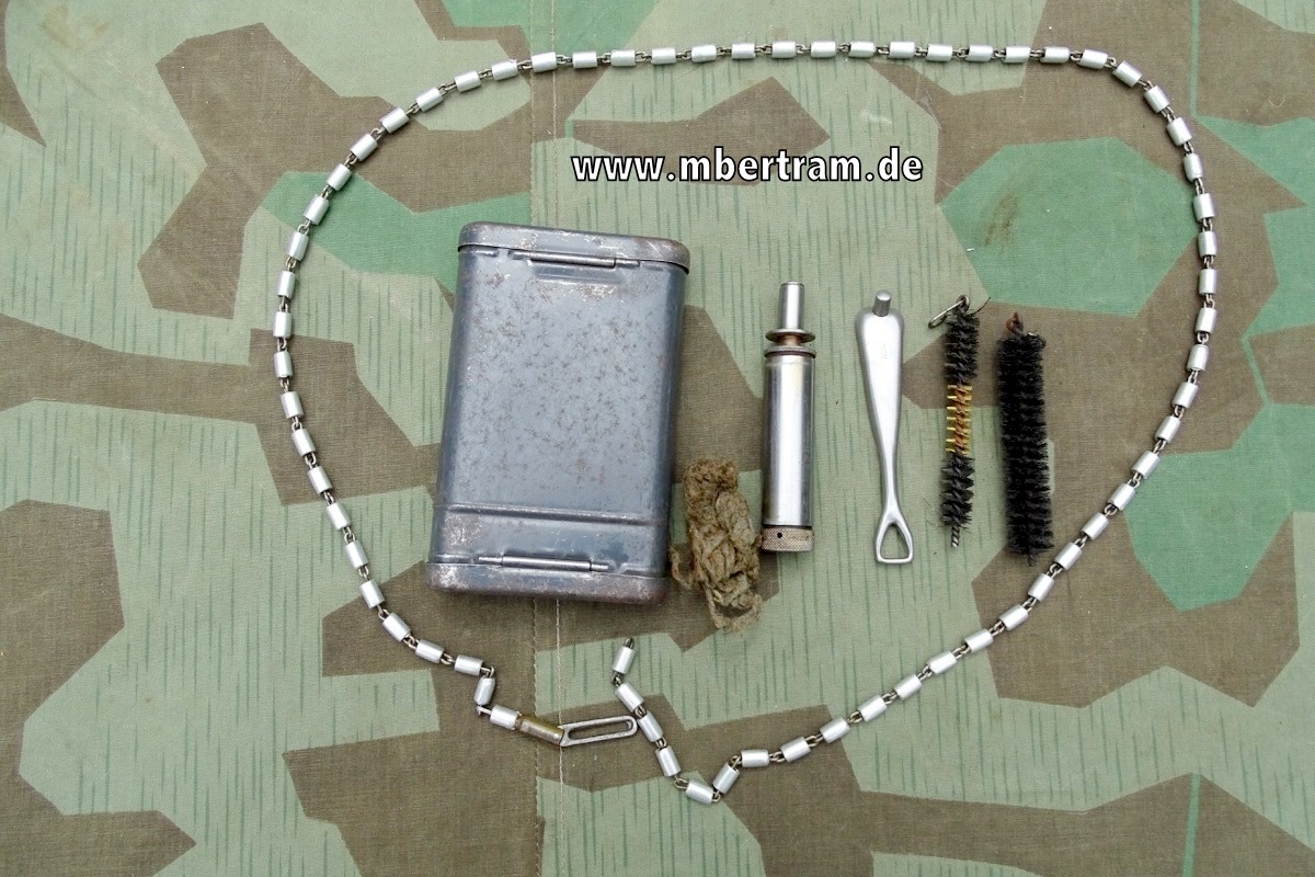 Luftwaffe, frühes blaugraues RG 34 Reinigungsgerät 1940  Hst.: Fa. Hawig