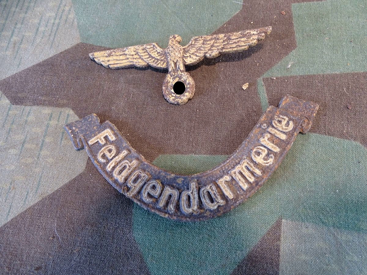 Auflage Adler und Schriftzug für Ringkragen Feldgendarmerie, Fundstücke, getragene Originale