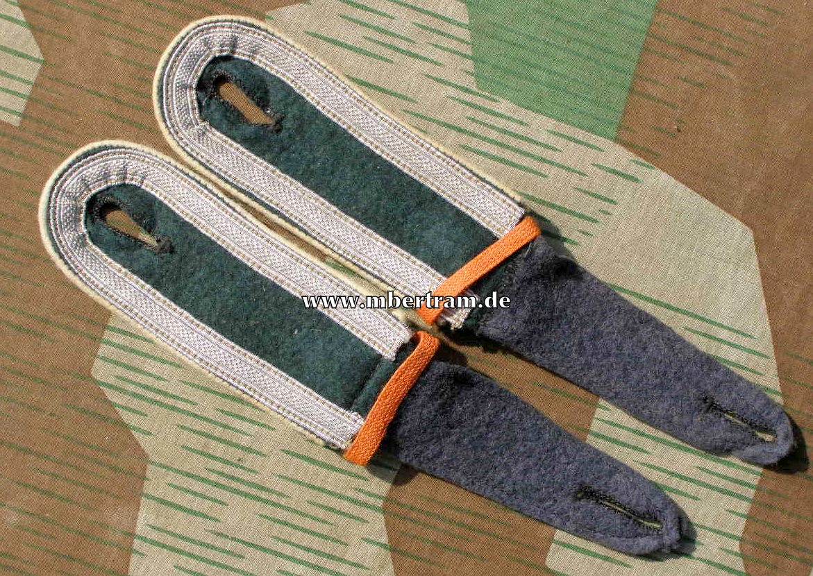 Paar Schulterklappen Unteroffz./Offiziersanwärter Infanterie.