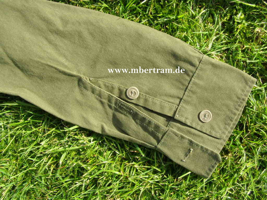 Waffen SS / Wehrmacht Heer: grünes Uniform Hemd